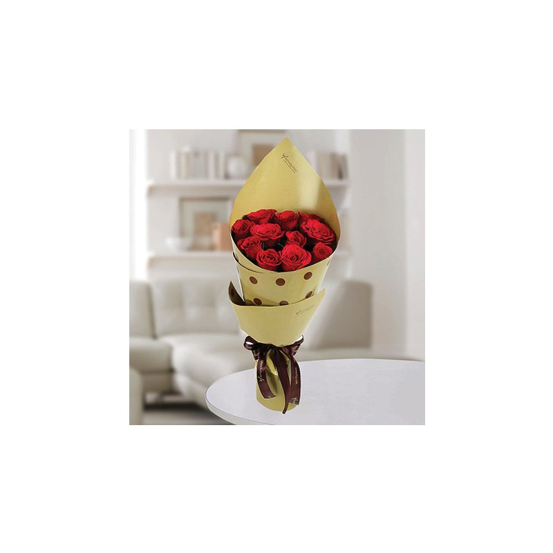 Enticing Red Roses Bunch